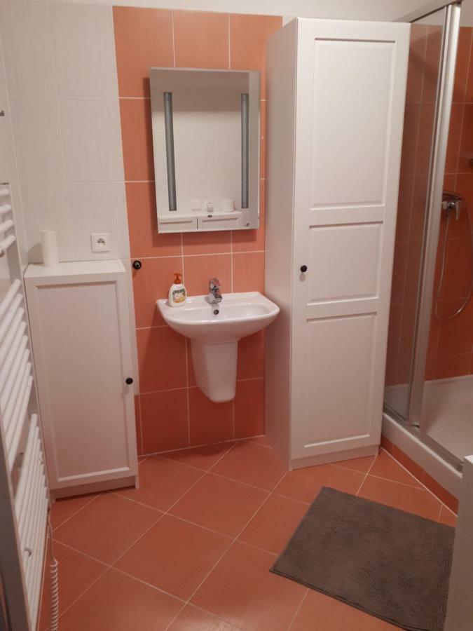 Hrabovo Alzbeta 16 Apartment รูชอมแบรอค ภายนอก รูปภาพ