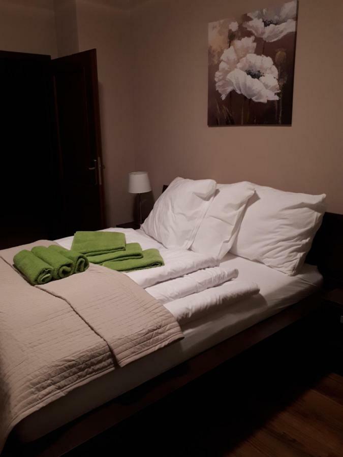 Hrabovo Alzbeta 16 Apartment รูชอมแบรอค ภายนอก รูปภาพ