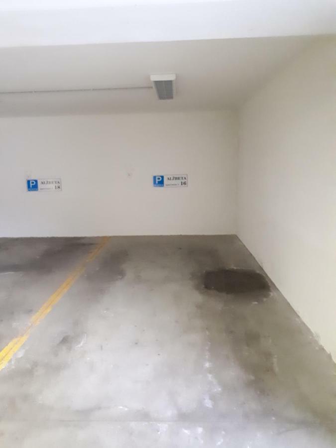 Hrabovo Alzbeta 16 Apartment รูชอมแบรอค ภายนอก รูปภาพ